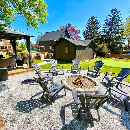 Stylish Downtown Kingsville Getaway With Putting Green, Firepit & Games Екстер'єр фото