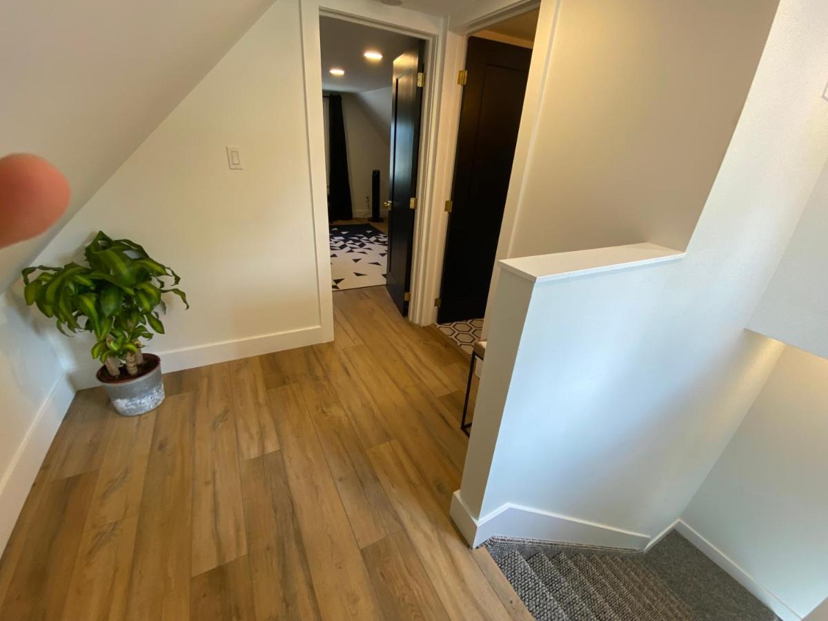 Stylish Downtown Kingsville Getaway With Putting Green, Firepit & Games Екстер'єр фото
