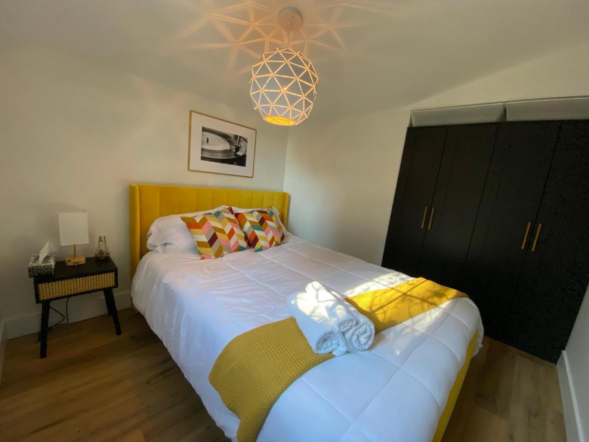 Stylish Downtown Kingsville Getaway With Putting Green, Firepit & Games Екстер'єр фото