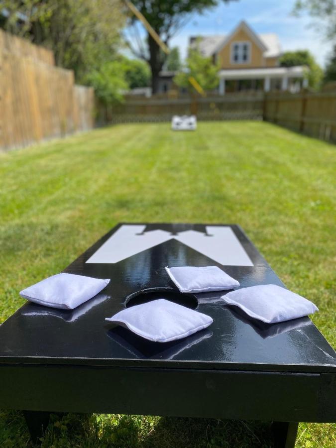 Stylish Downtown Kingsville Getaway With Putting Green, Firepit & Games Екстер'єр фото