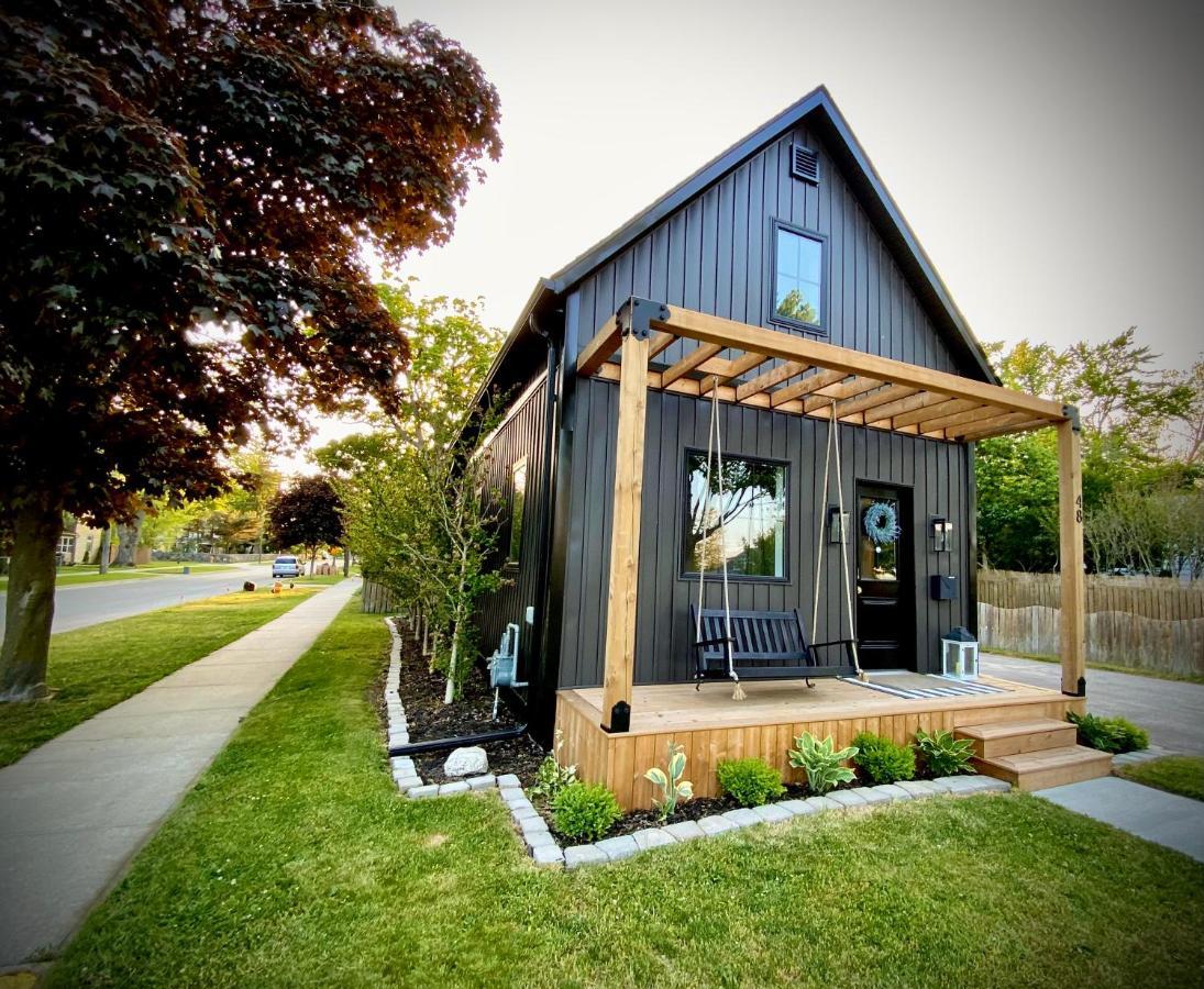 Stylish Downtown Kingsville Getaway With Putting Green, Firepit & Games Екстер'єр фото