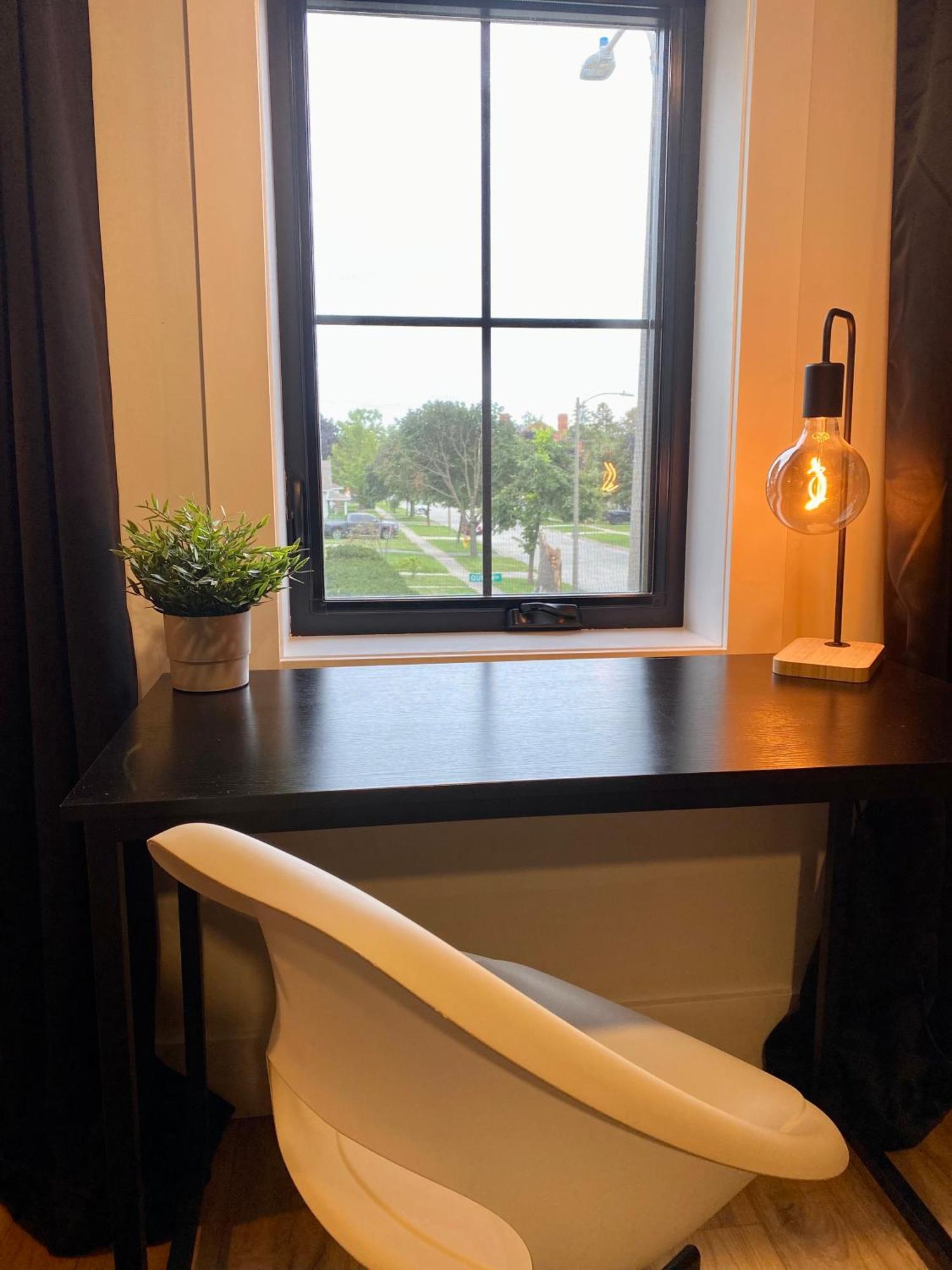 Stylish Downtown Kingsville Getaway With Putting Green, Firepit & Games Екстер'єр фото